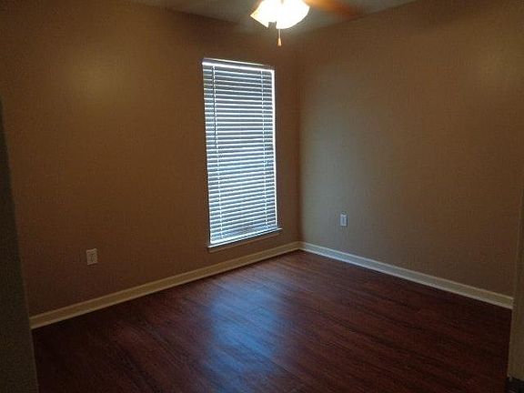 4th image of 421 Park Lake Dr