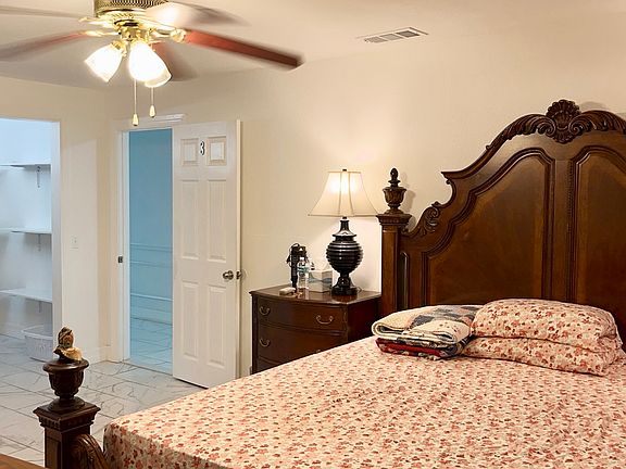 5th image of 1033 Henton Ln