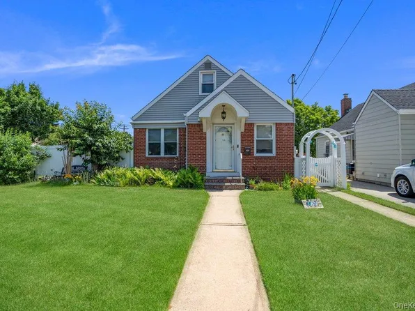 149 Arlington Street, Mineola, NY 11501