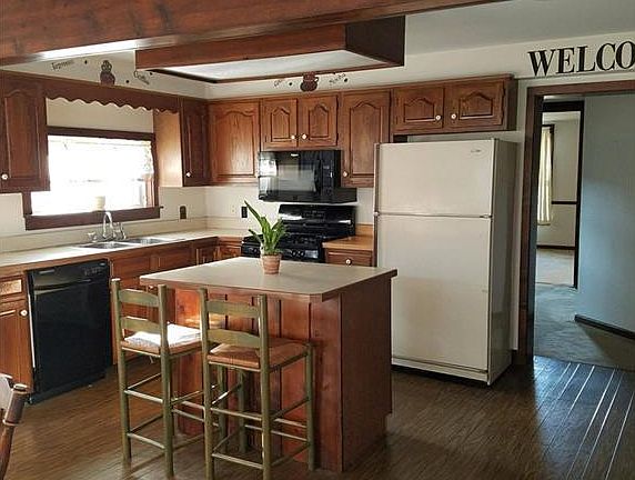4th image of 8113 Maple Ave