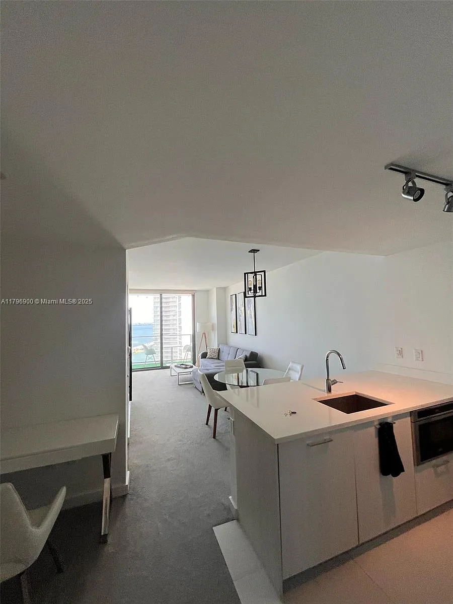 Building Photo - 501 NE 31st St #3005