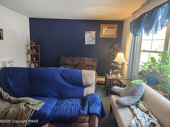 5th image of 303 Sellersville Dr