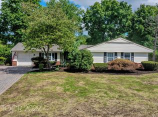 27 Whittier Ln, Oakland, NJ 07436