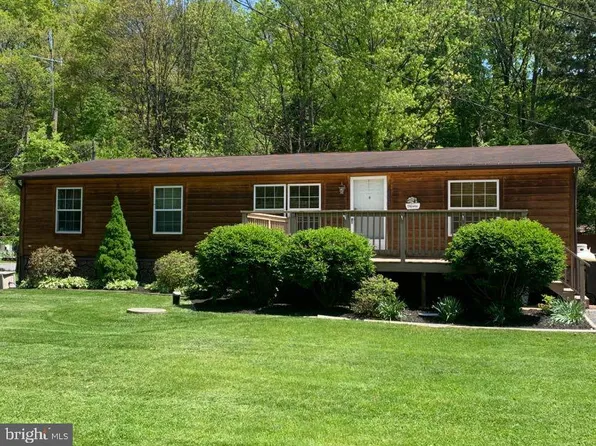 893 Mohrsville Rd, Shoemakersville, PA 19555