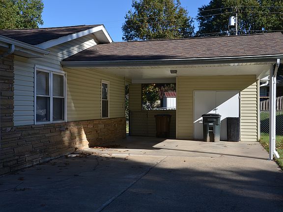 3rd image of 2548 Fairlane Dr