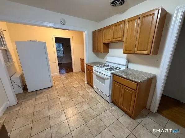 15 Bunker Hill Ave, Waterbury, CT 06708