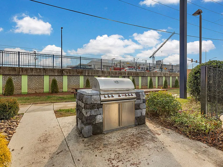 Vivo Living Charlotte (Tryon) — Photo 12