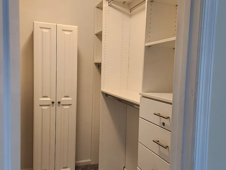 11908 Matthews Ct — Photo 17