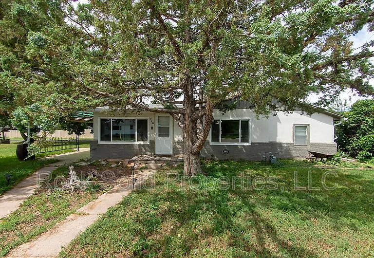 210 Seymour Ave — Photo 1