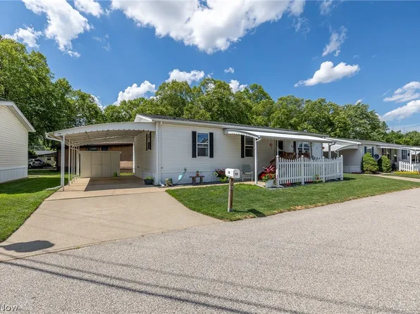 10 Cherry Ln, Olmsted Falls, OH 44138