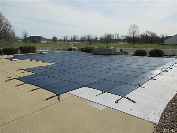 3rd image of 44 Southgate Dr