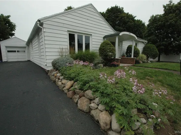 20 Douglas St, Batavia, NY 14020