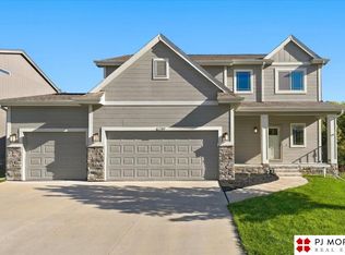 1704 Pilgrim Dr, Bellevue, NE 68123