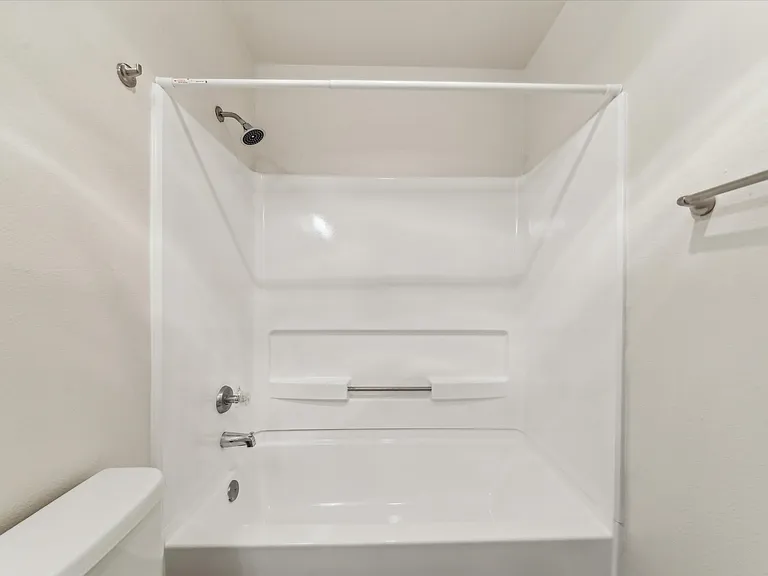 Tuxedo Park Apartments — Photo 35