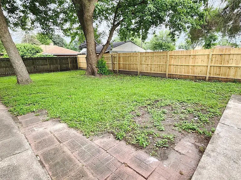 7809 Belmont Ave — Photo 10