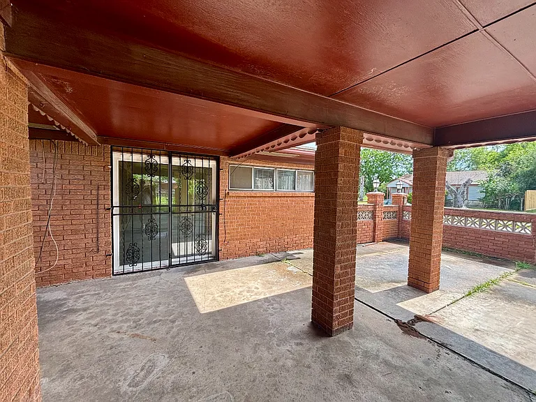 2504 4th St — Photo 5