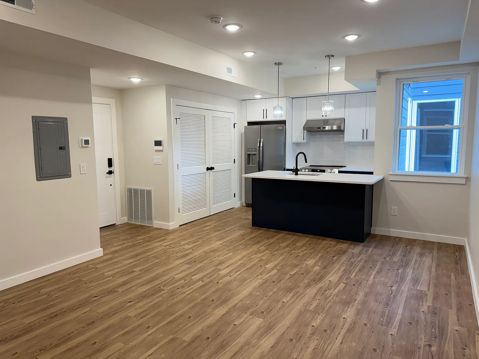 2 bed, 725 sqft, $1,850 — Photo 4