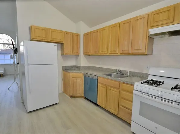 36 Jewett Avenue image 6 of 7