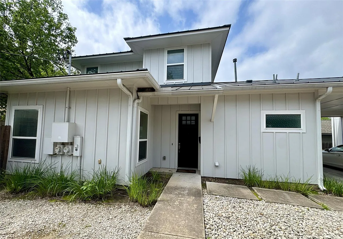 Building Photo - 4705 Rosedale Ave #B