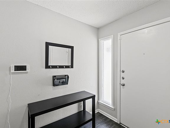 4th image of 604 W Mary Jane Dr