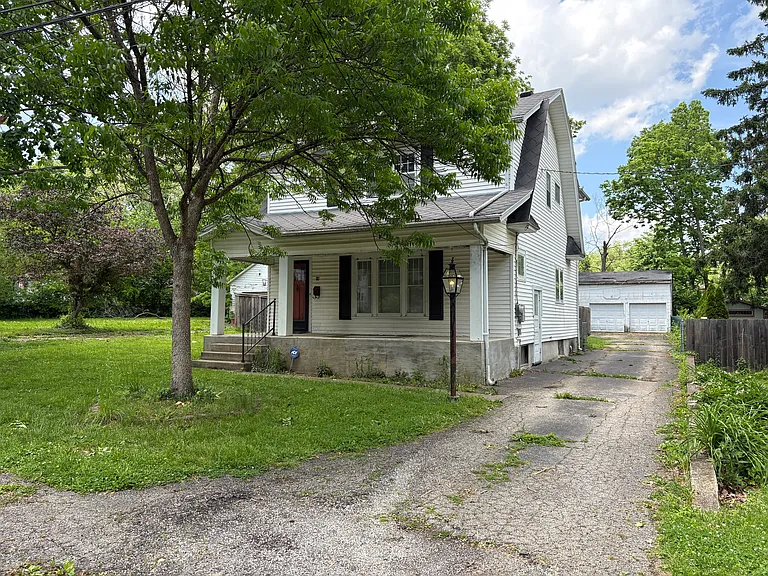 49 Cedarlawn Dr — Photo 1