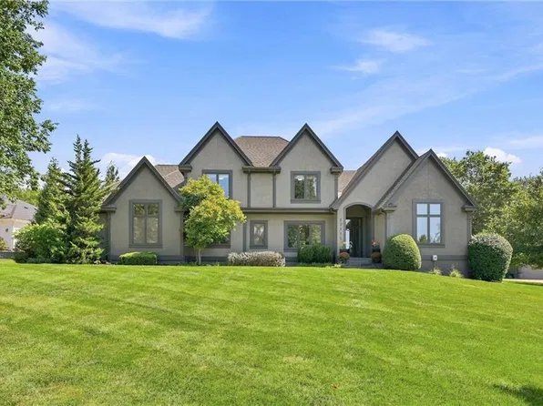 17111 S Demi Dr, Village Of Loch Lloyd, MO 64012