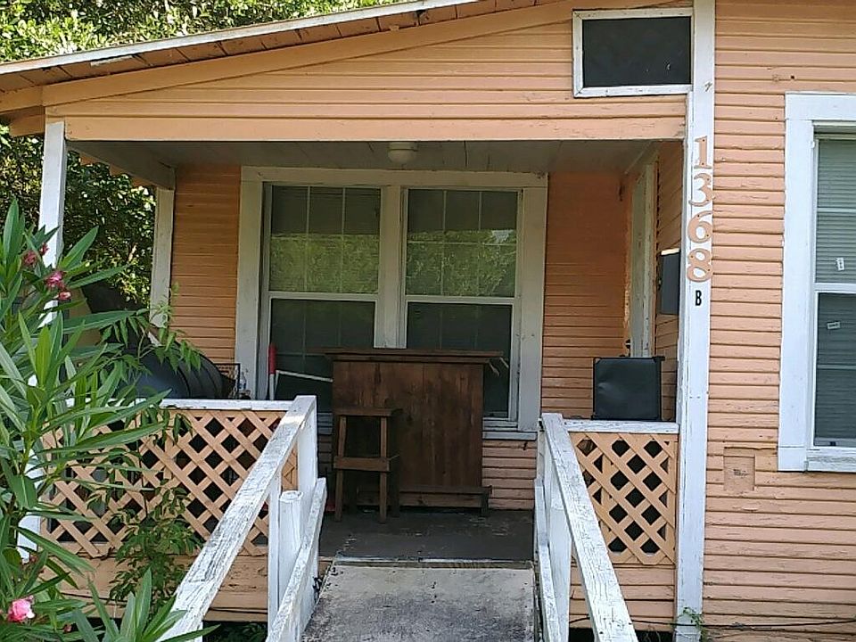 2nd image of 1368 Doucette Ave