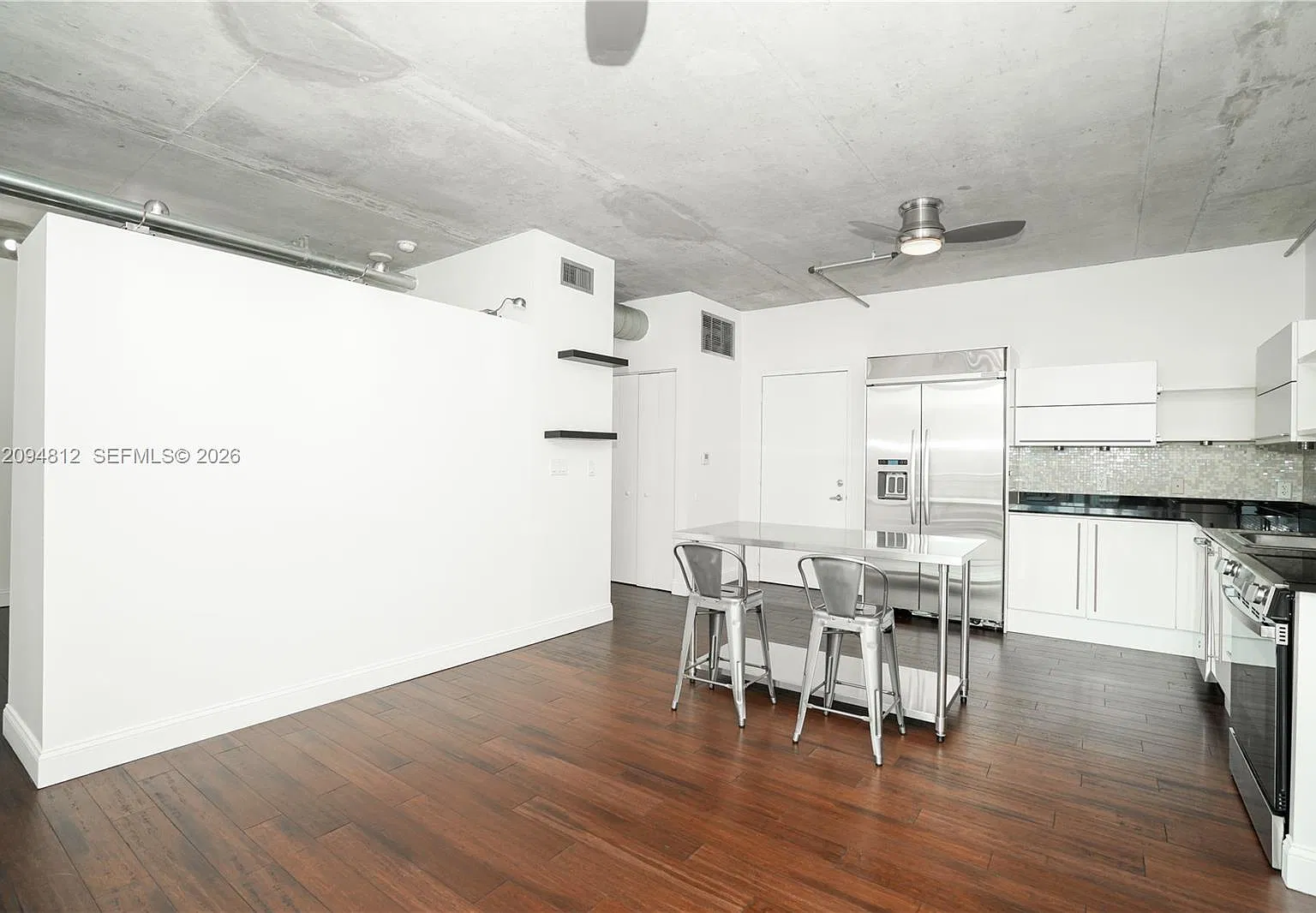 Neo Vertika Condo — Photo 3