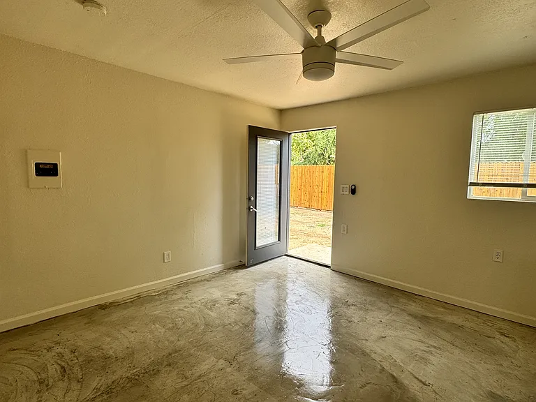 2718 N Greenfield — Photo 29