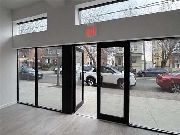3rd image of 179 McClean Ave #1