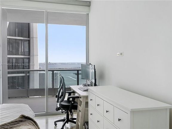 3rd image of 900 Biscayne Blvd APT 4708