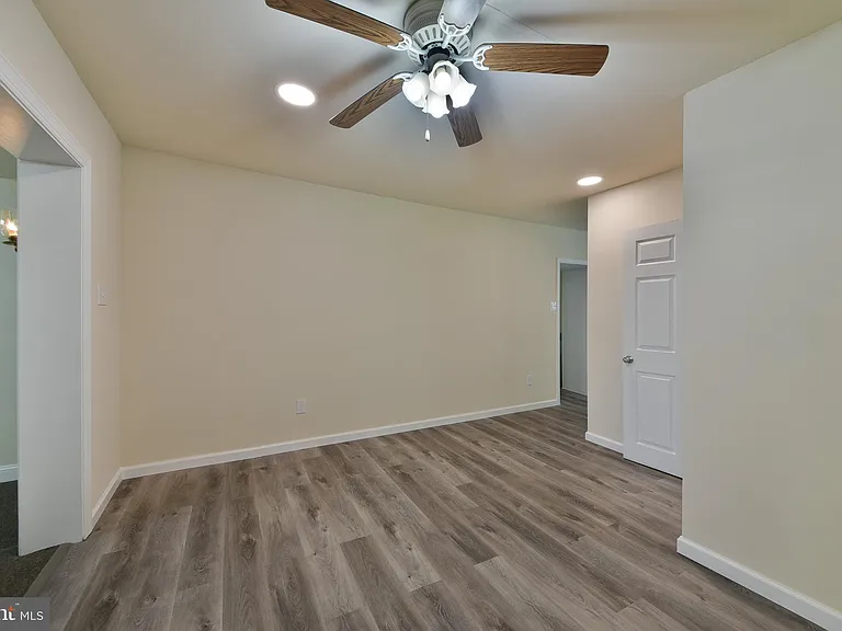 422 Willow Grove Ave — Photo 15