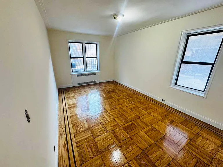 10 Hillside Ave #1R — Photo 1