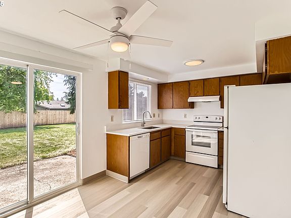 5th image of 1711 SE Blairmont Dr