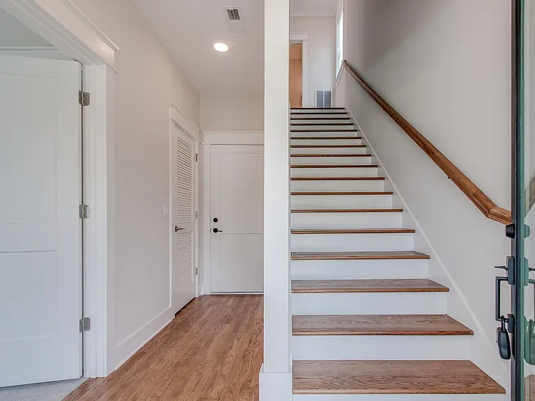 530 Edwin St #2 — Photo 2
