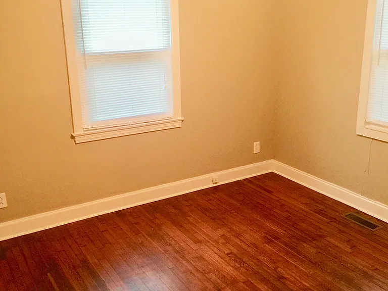 902 Gibson Dr — Photo 7
