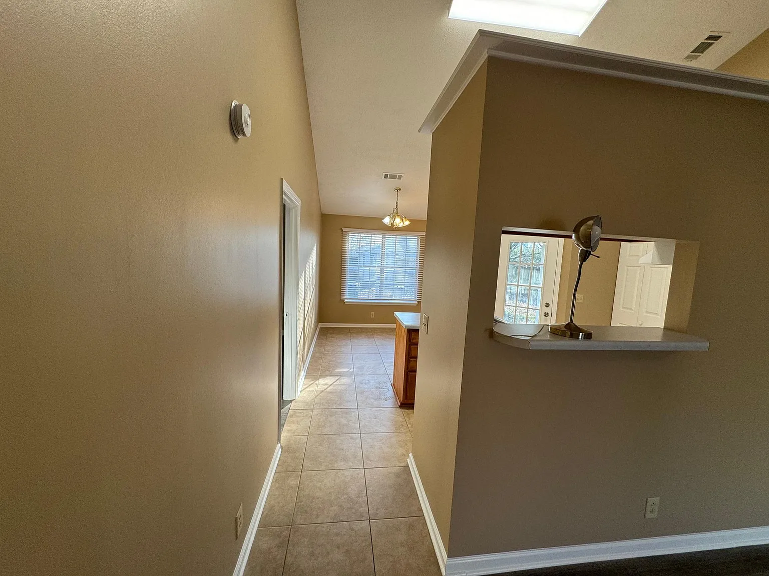 3 bed, 1150 sqft, $2,000 — Photo 4