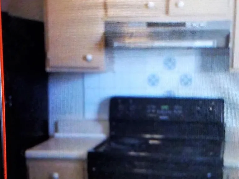 The other side of the kitchen.