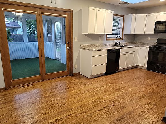 3 season room off of kitchen