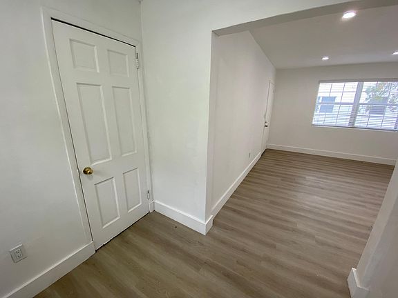4th image of 15 Sidonia Ave #A
