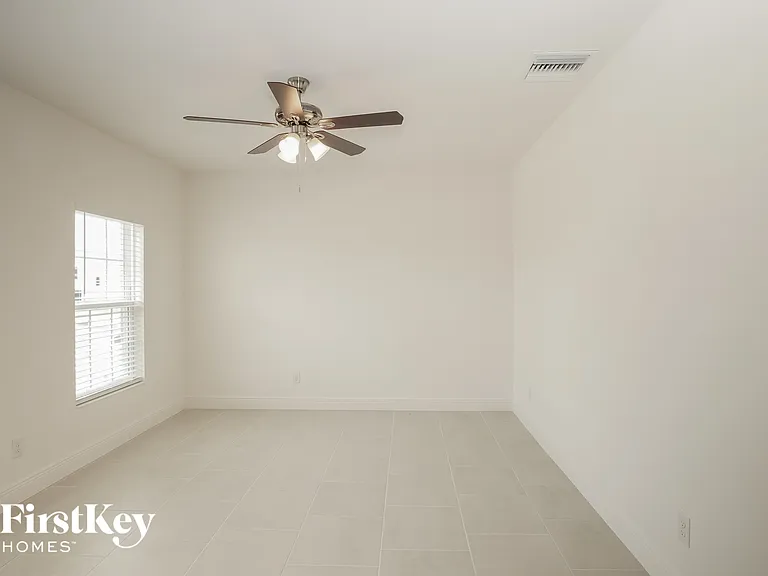 681 Blackstone St — Photo 6