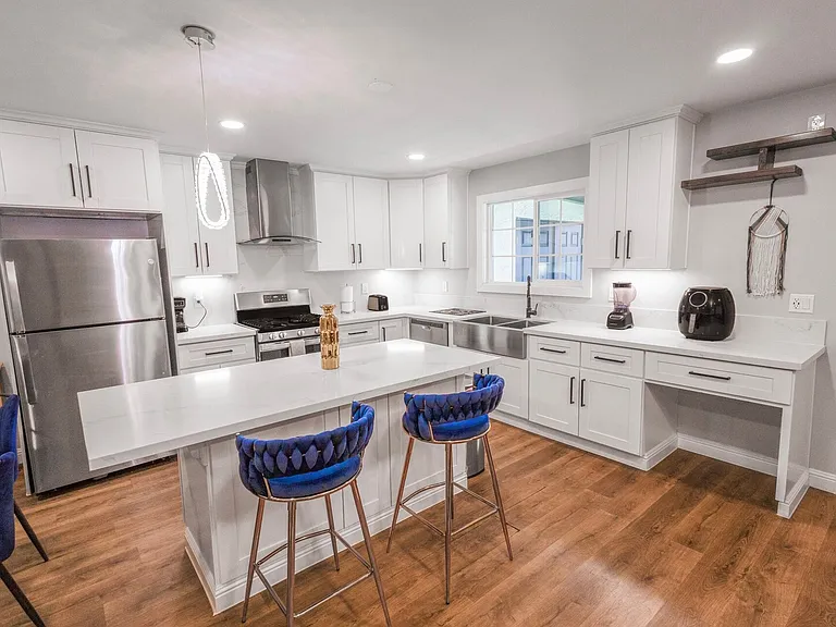 Gillespie Dr — Photo 28