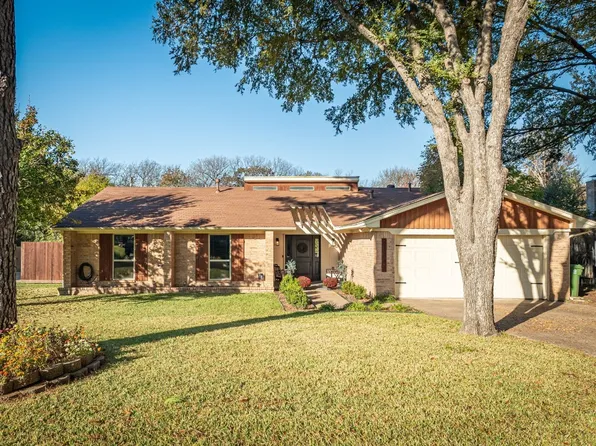 2134 Westbrook Dr, Grapevine, TX 76051