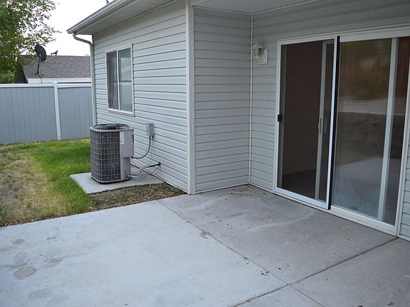 2nd image of 2074 Bluegrass Cir