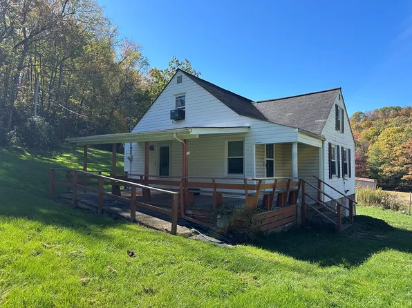 130 Trump St, Daniels, WV 25832