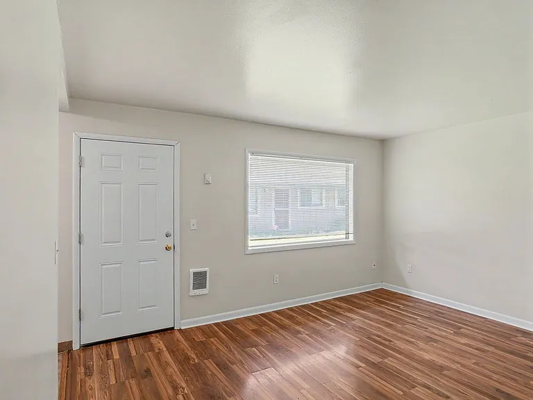 086-Friendship Court Apartments — Photo 7