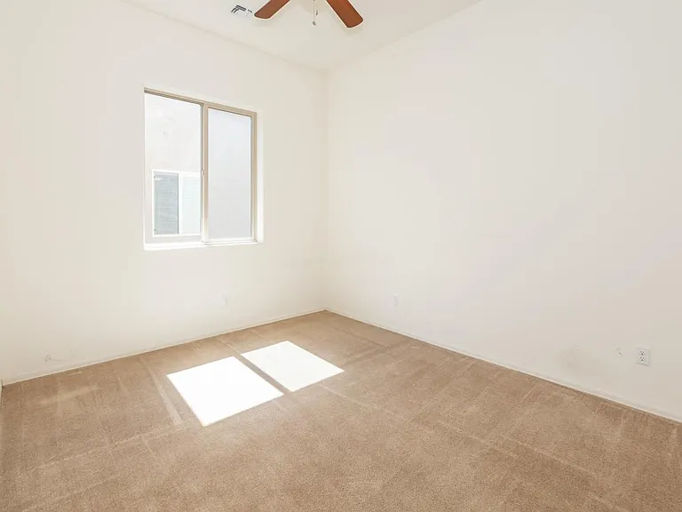 4511 N Dryden St — Photo 14