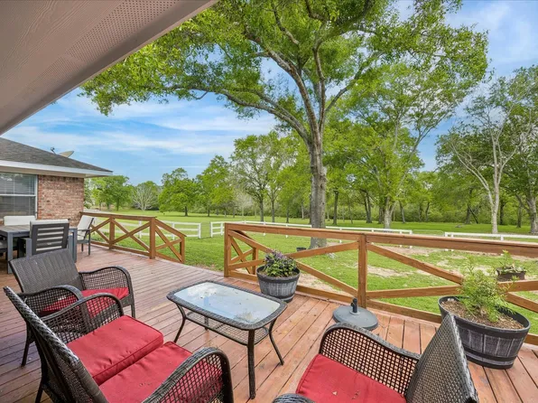 2919 Centerhill Cir, Bellville, TX 77418