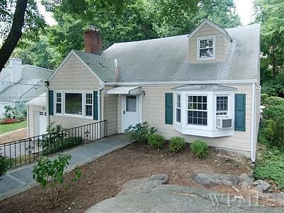 1st image of 195 Hickory Grove Dr E