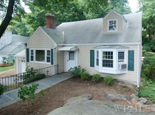 195 Hickory Grove Dr E, Larchmont, NY 10538